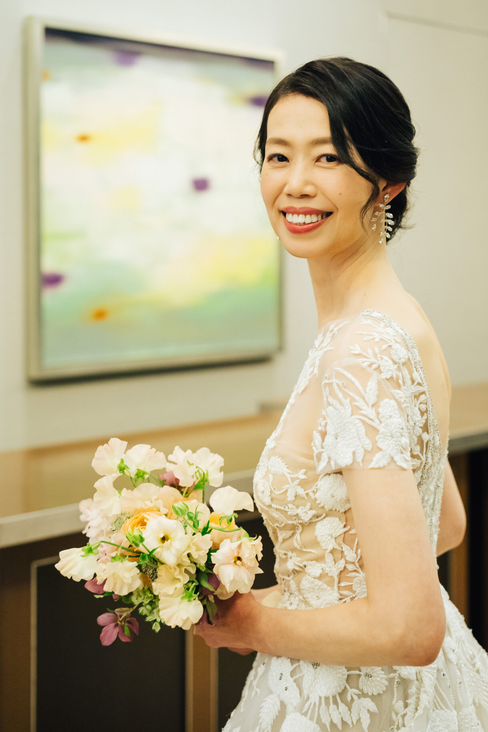 パレスホテル東京で結婚式を挙げるお洒落な花嫁に人気のリームアクラのウェディングドレスは上品で華やかな花嫁スタイルを叶えます