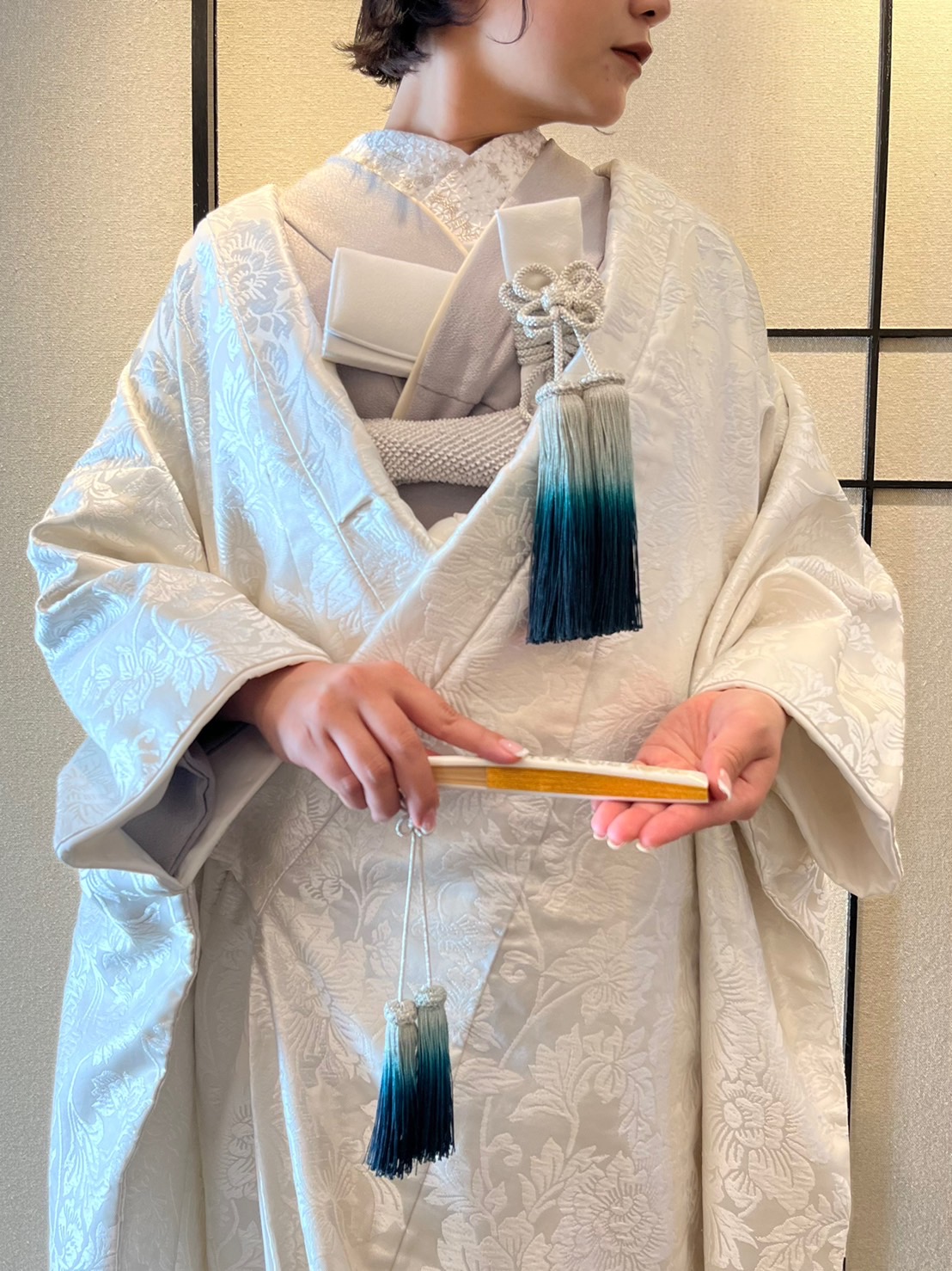 ご結婚式で人気のある日本の伝統衣裳、白無垢は色小物や色掛下、アクセサリーを合わせることでモダンでおしゃれな着こなしに仕上がります