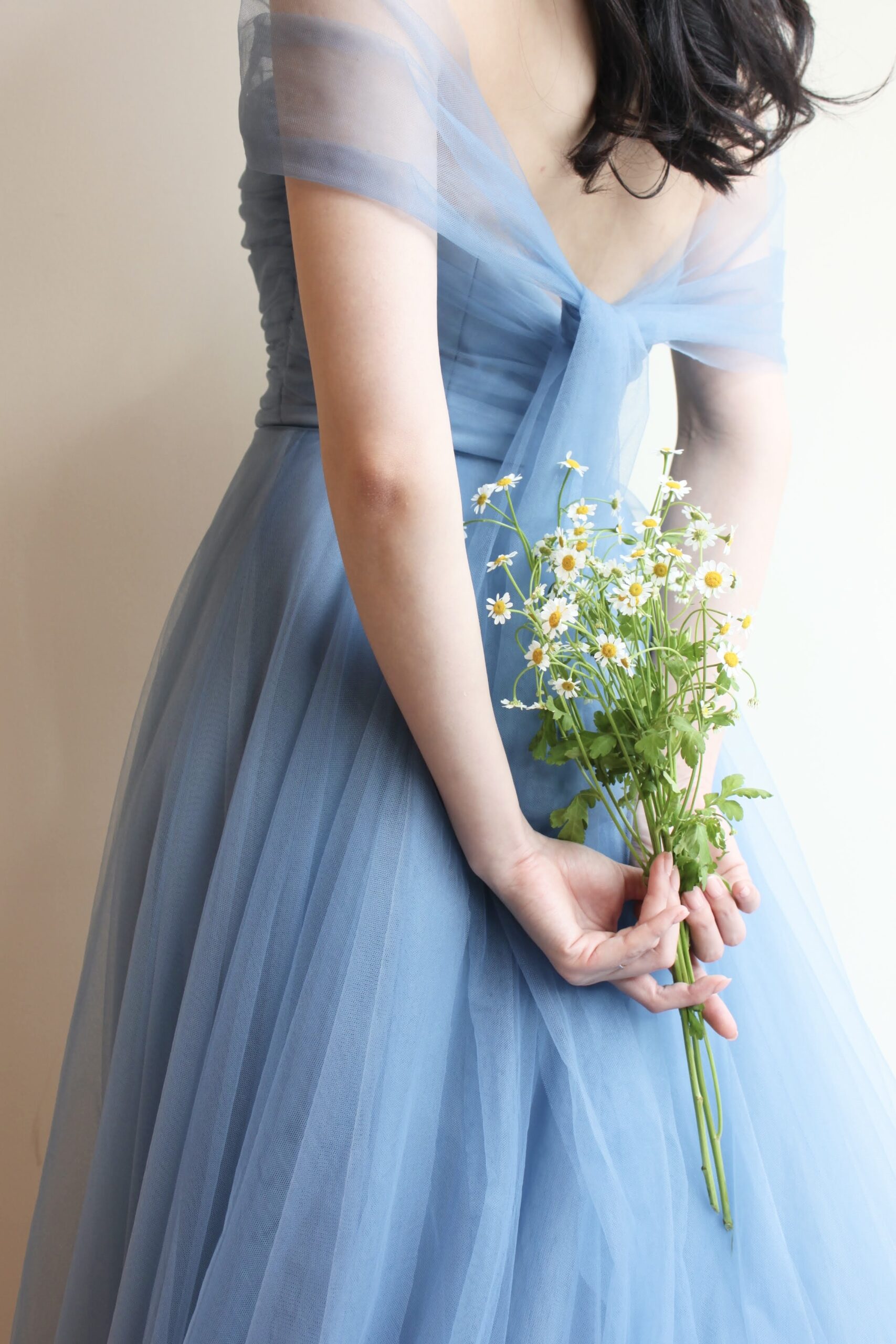 日本の花嫁様に人気のドレスショップザトリートドレッシングのブルーが美しいカラードレス