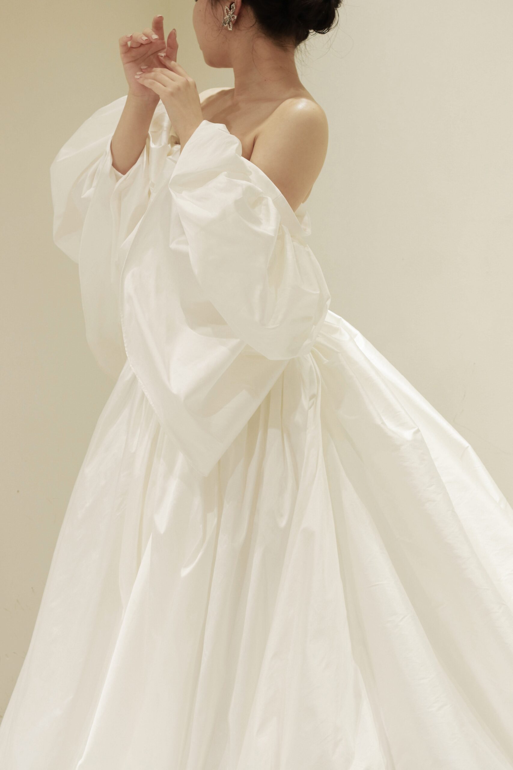 ザトリートドレッシングアディション店に新作で入荷した東京エリアの花嫁におすすめのアムサーラのプリンセスラインのウェディングドレス
