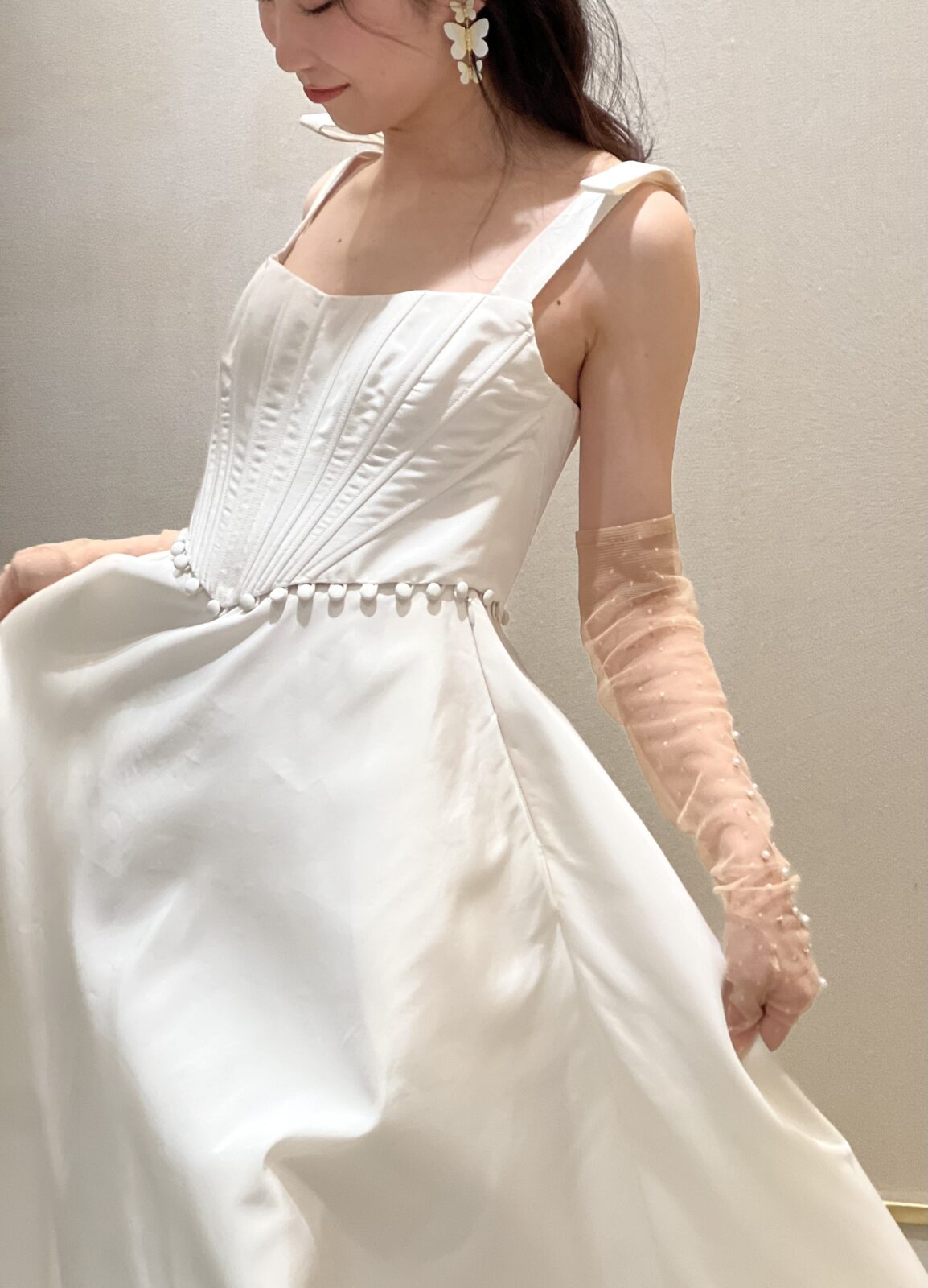 トリートドレッシング大阪の提携会場であるガーデンオリエンタル大阪におすすめのハリの素材が綺麗なAラインのウェディングドレス