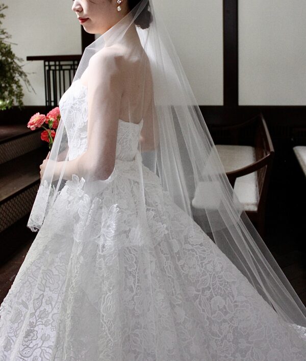 リームアクラのウェディングドレスは、レースが豪華で華やかでザトリートドレッシング京都店で人気です