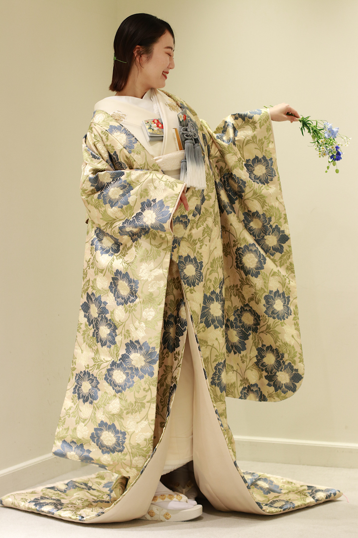 結婚式で日本の花嫁様におすすめのトリートオリジナルの色打掛、アディション店に新作入荷した色打掛をモダンなコーディネートでご紹介いたします