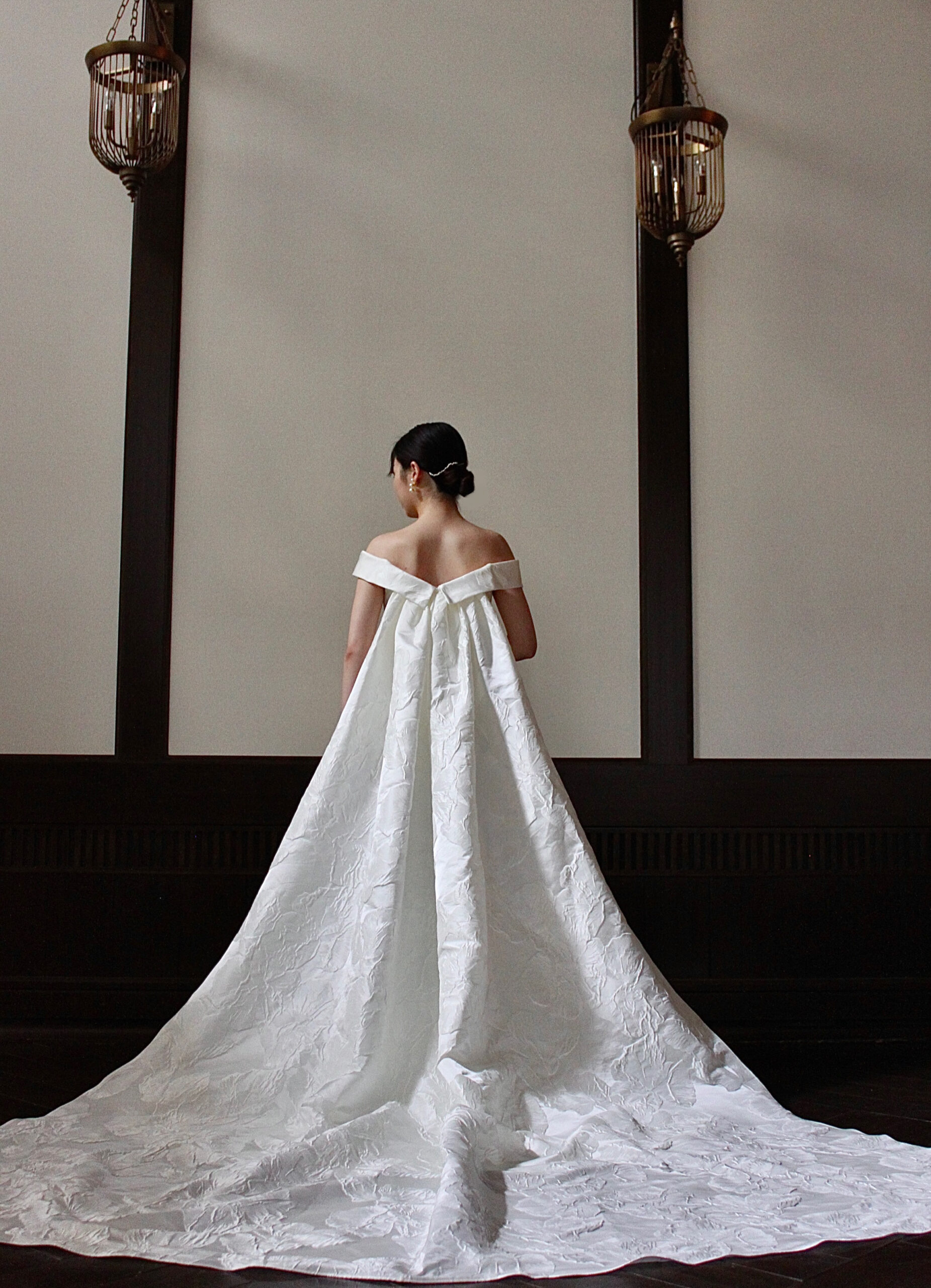 ソードー東山京都で結婚式をお考えのプレ花嫁におすすめのウェディングドレスはバックススタイルが可愛いデザイン