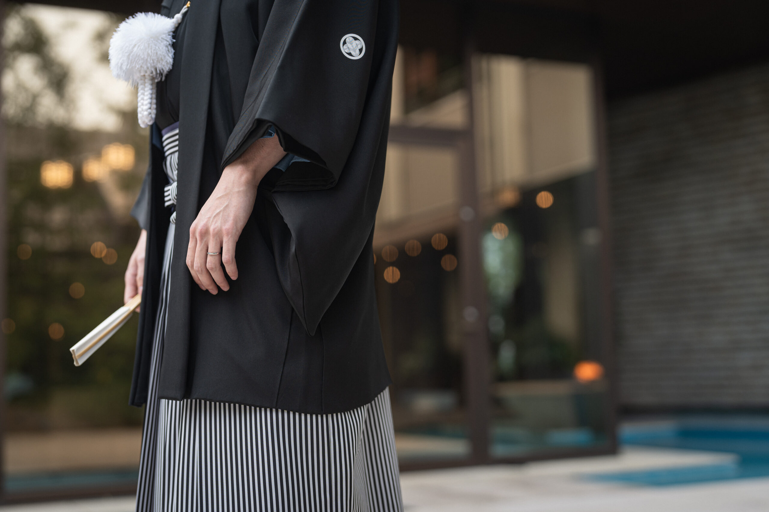 居留地に位置する歴史あるオリエンタルホテル神戸にふさわしい落ち着きのある黒紋付袴