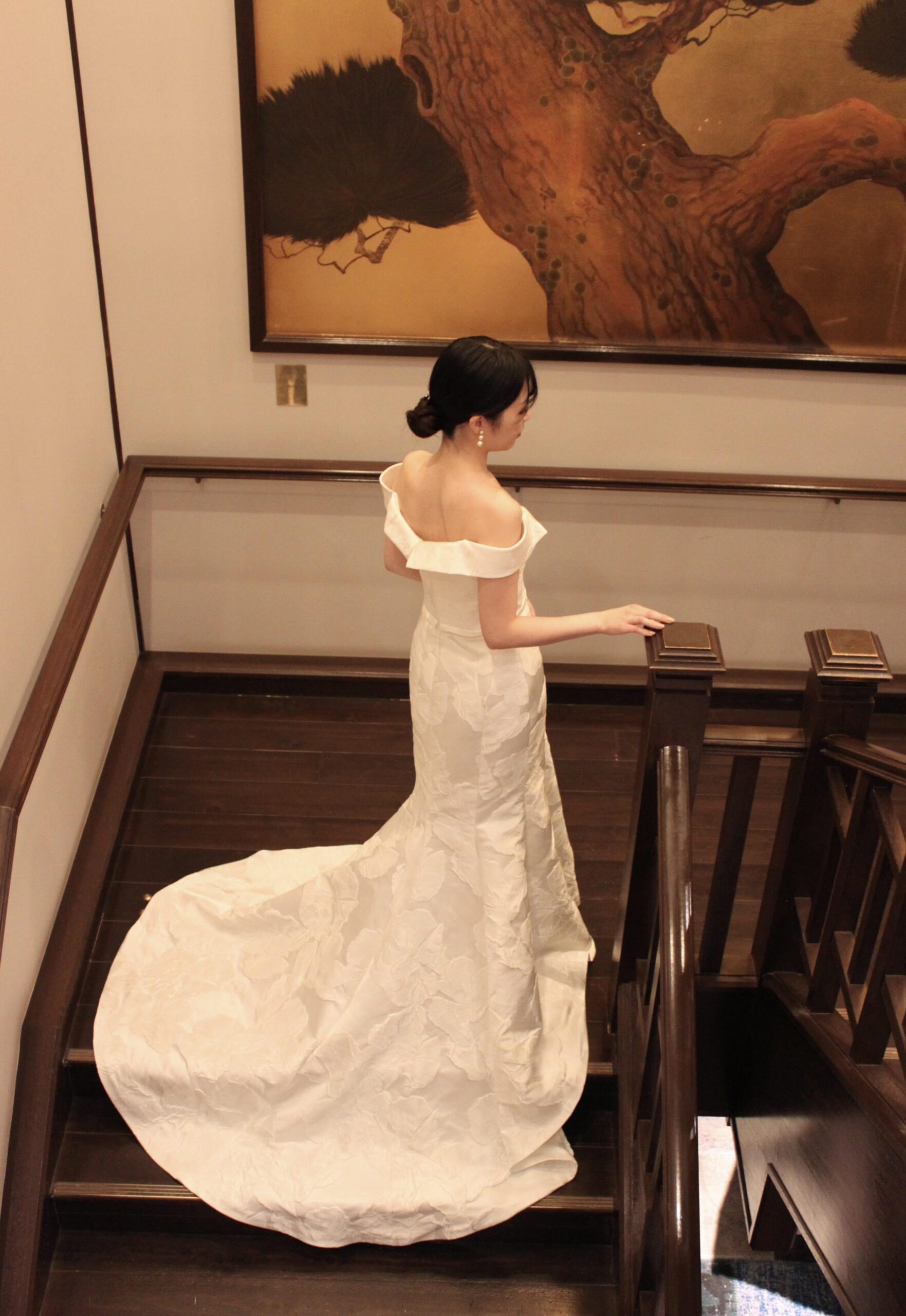 ザソウドウ東山京都に合うウェディングドレスは、シックなマーメイドのウェディングドレス