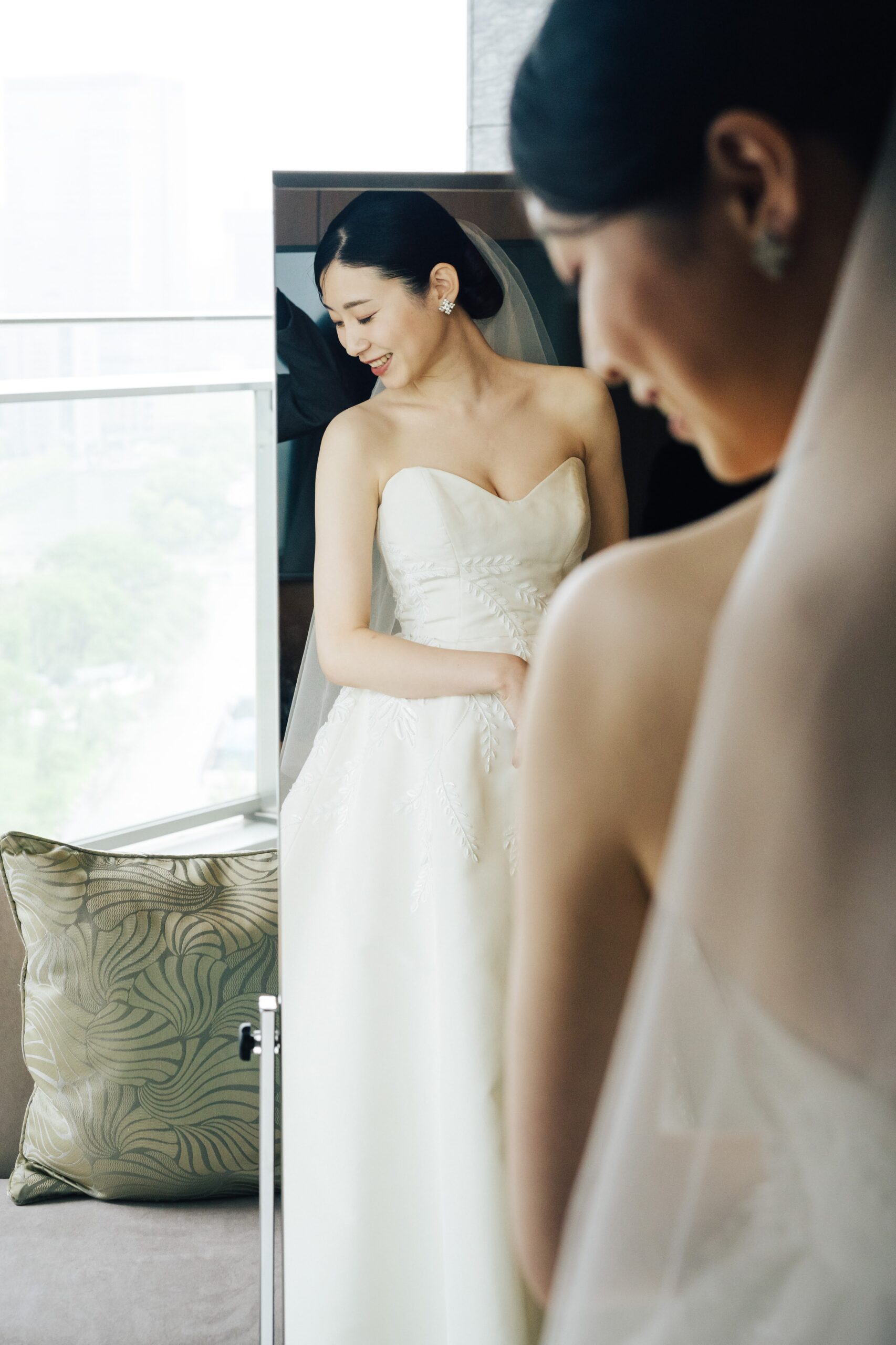 パレスホテル東京の結婚式のウェディングドレスはザトリートドレッシングが提携しています。