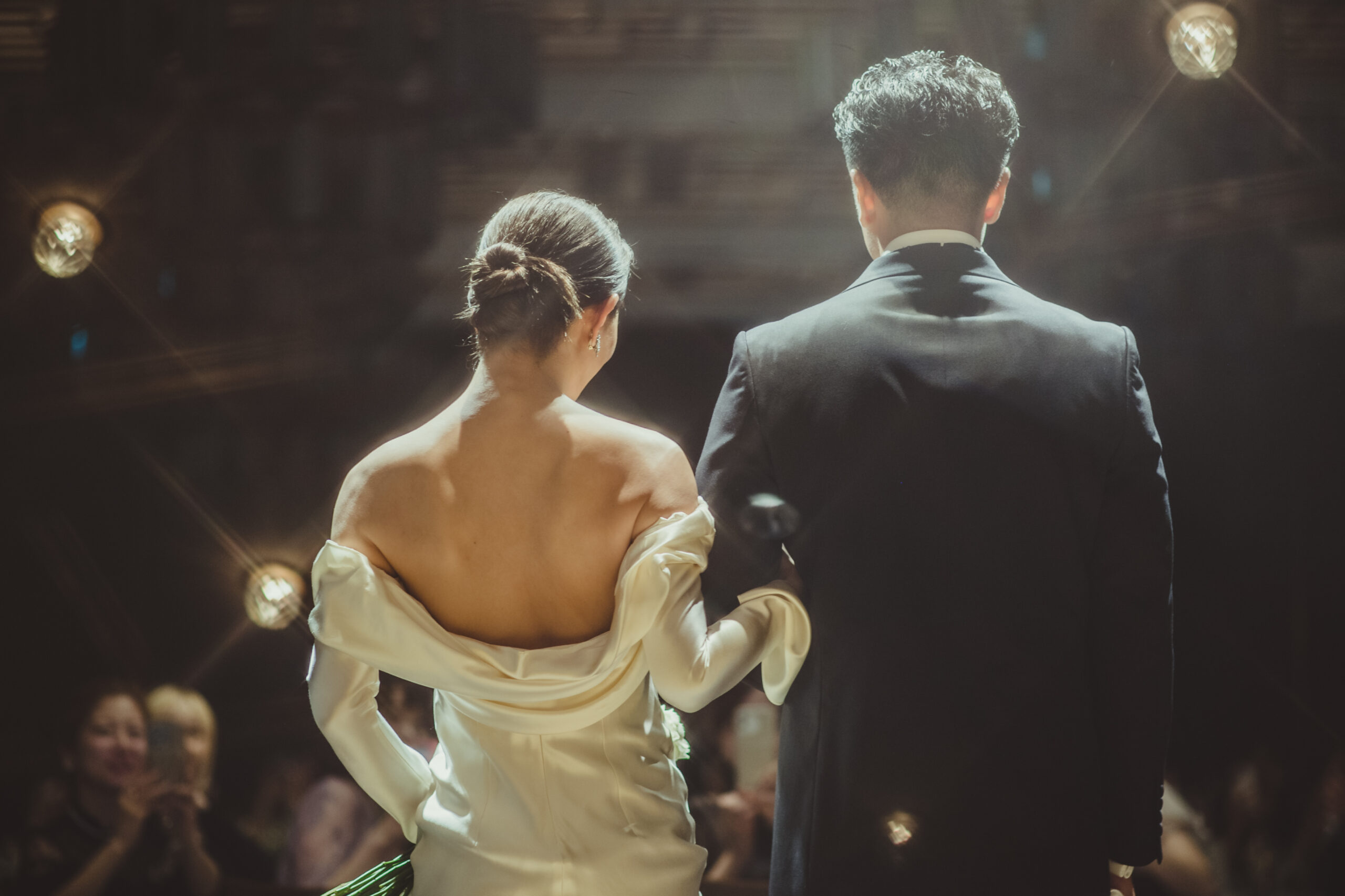 結婚式場赤坂プリンスクラシックハウスでのナイトウェディングでTHETREATDRESSINGで人気のダニエルフランケルのウェディングドレスを身に纏った花嫁