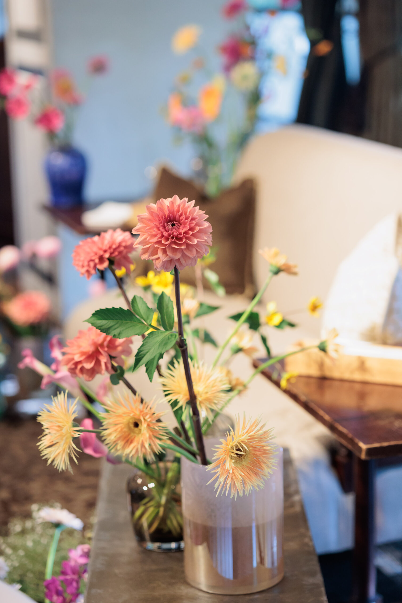 名古屋～岐阜の東海エリアでのおすすめガーデン挙式ができる結婚式会場、ザ ナンザンハウスにて結婚式をあげられたお二人のお姿をより引き立てる会場装花（フラワーコーディネート）をご紹介