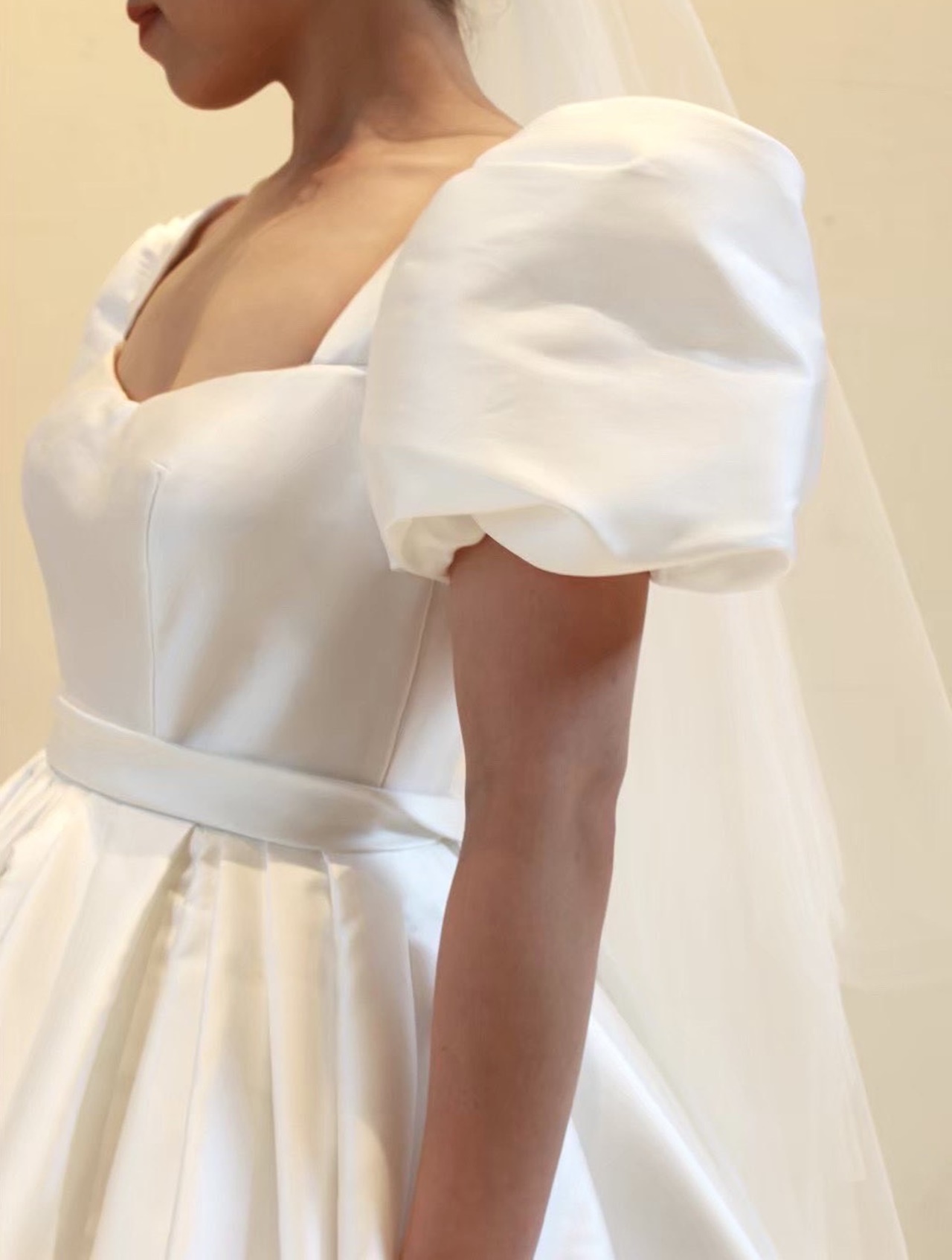 ウィズ ザ スタイル 福岡の専属ドレスショップであるTHE TREAT DRESSING福岡店では、インポートのリーム アクラの新作ウェディングドレスのご試着が可能です