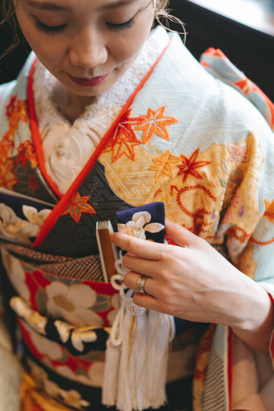 モダンかつ古典的な着物をレトロモダンなフォーチュンガーデン京都の前撮りでご提案いたします