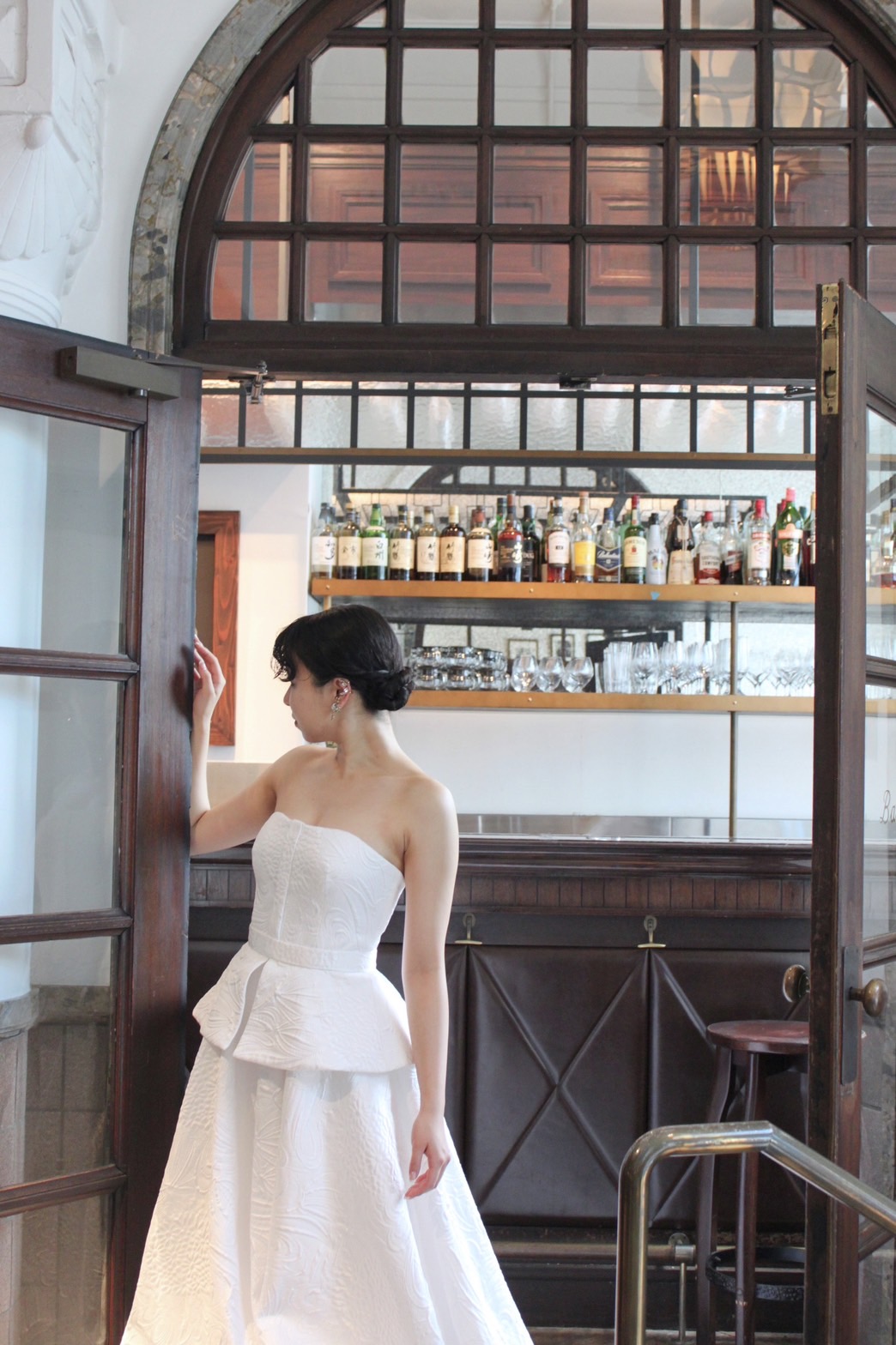 フォーチュンガーデン京都に合うお洒落な花嫁におすすめのウェディングドレスはナイーム カーンのAラインのウェディングドレス