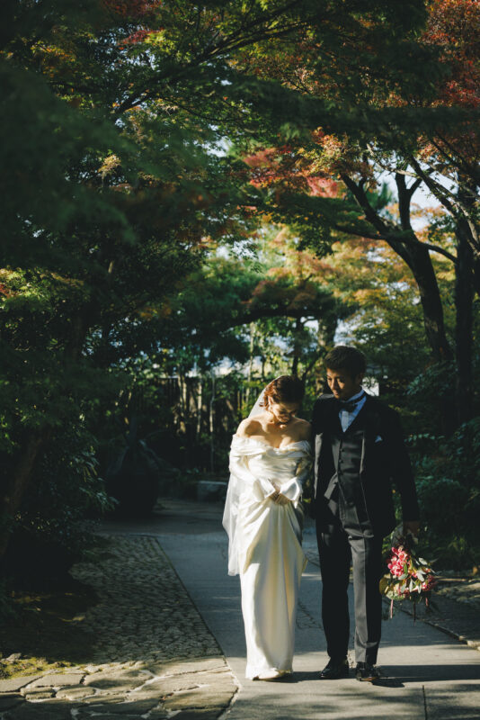 京都の結婚式会場ザ ソウドウ 東山 京都で叶えるウェディングドレスとタキシードのお洒落な前撮りのご紹介です