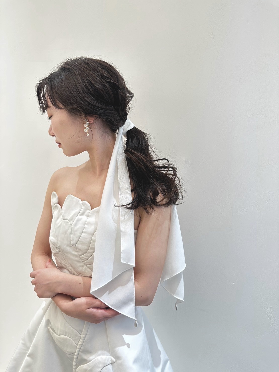 神戸で結婚式を挙げる予定の花嫁におすすめしたいレラローズの新作ウェディングドレスで叶えるおしゃれな披露宴スタイルをご紹介させていただきます。