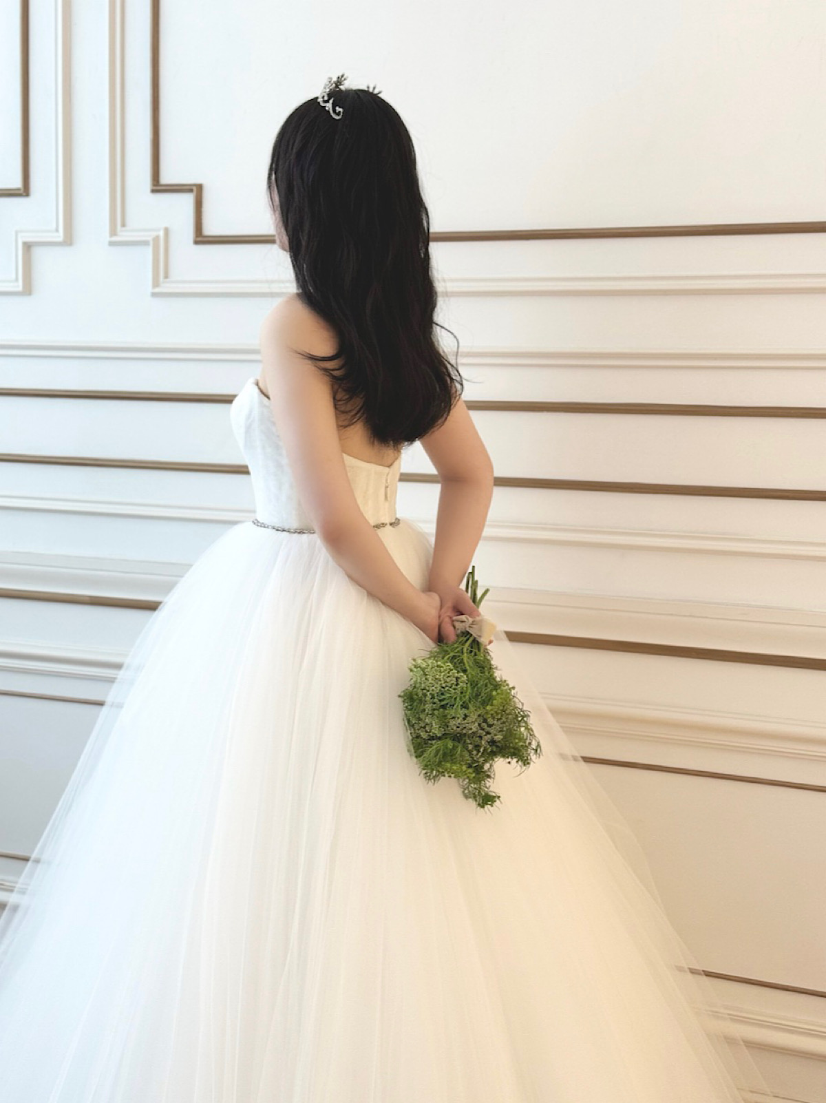 東海エリアの結婚式会場におすすめなアットホームさ感じると透明感たっぷりなチュールのプリンセスラインのインポートウェディングドレス