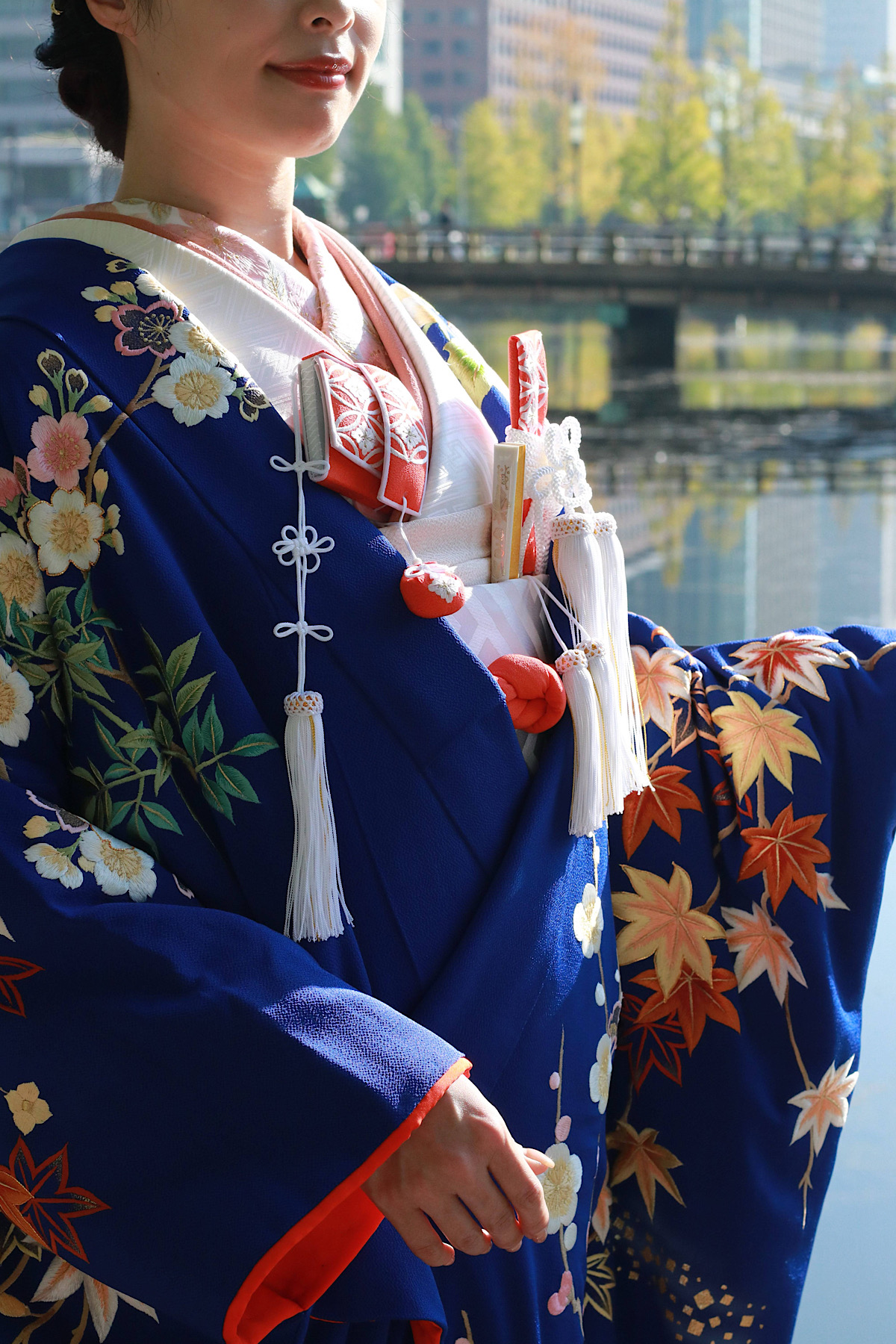 THETREATDRESSINGからパレスホテル東京で結婚式を挙げる花嫁におすすめの古典的でモダンな青色の和装のご紹介