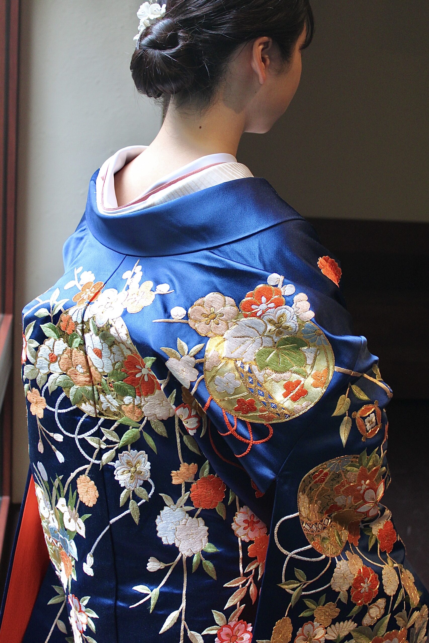トリートが京都の結婚式や前撮りにおすすめする横振り刺繍が美しい新作色打掛です