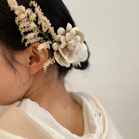トリートドレッシング神戸店に入荷した新作の白無垢とエミタカザワの絹糸が美しい髪飾りのご紹介