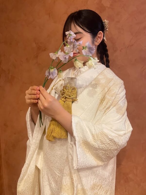埼玉花嫁にご紹介したい金箔や絞りが美しく贅沢にあしらわれた新作白無垢は前撮りや結婚式にお勧めです