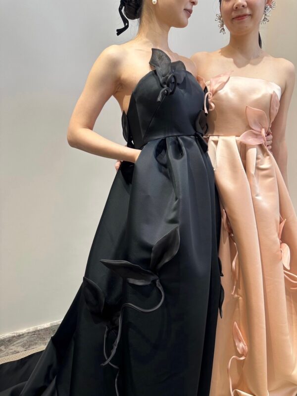 トリートドレッシング神戸店がおすすめするトレンドのブラックとピンクのザセカンドスキンのカラードレス