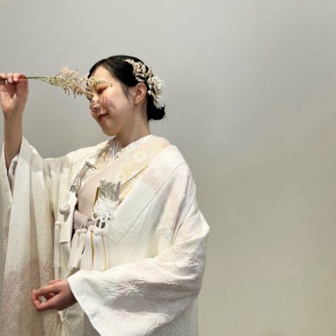 トリートドレッシング神戸店に入荷した新作の白無垢とエミタカザワの絹糸が美しい髪飾りのご紹介