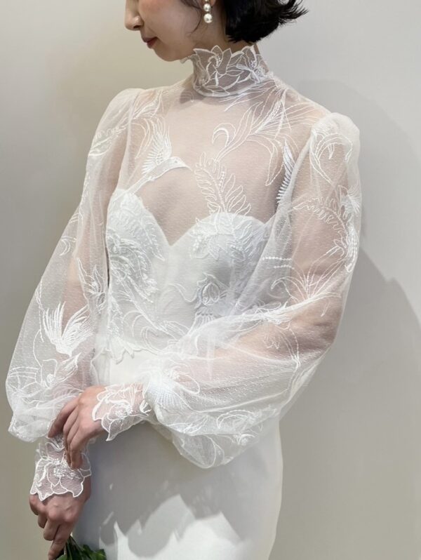 THE TREAT DRESSING神戸店に入荷したエリザベス フィルモアのソフトマーメイドラインのシンプルなロングスリーブのウェディングドレスは神戸で結婚式をあげる花嫁におすすめしたいウェディングドレスです