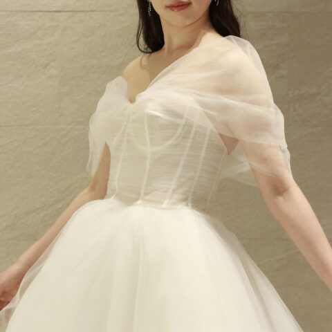骨格ストレートの花嫁でウェディングドレスをお探しの方へおすすめしたいオスカーデラレンタのAラインのウェディングドレスのご紹介