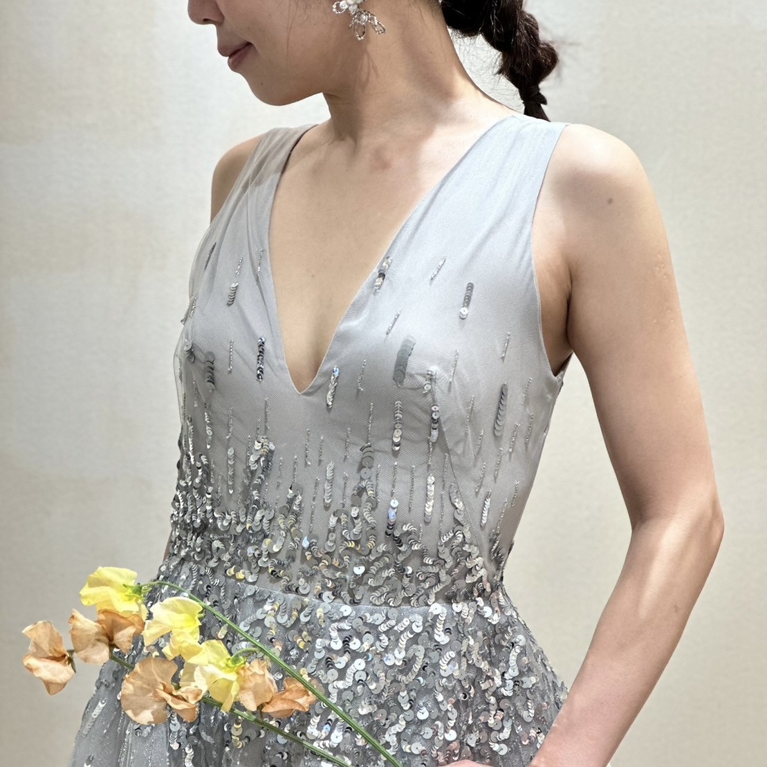 グレーのカラードレスのご紹介～Monique Lhuillier（モニーク ルイリエ