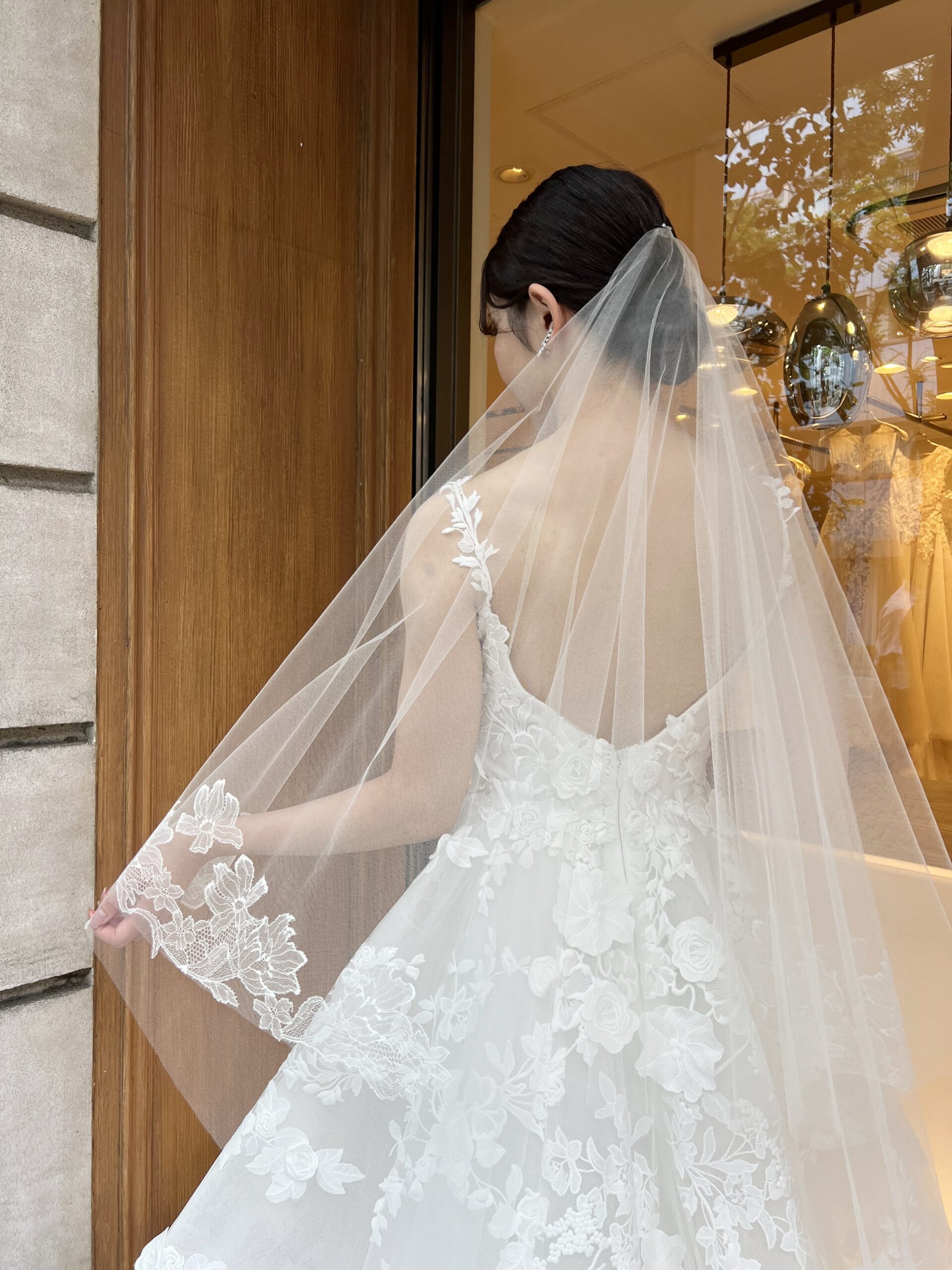 Monique Lhuillier（モニーク ルイリエ）のAラインの新作ウェディング 