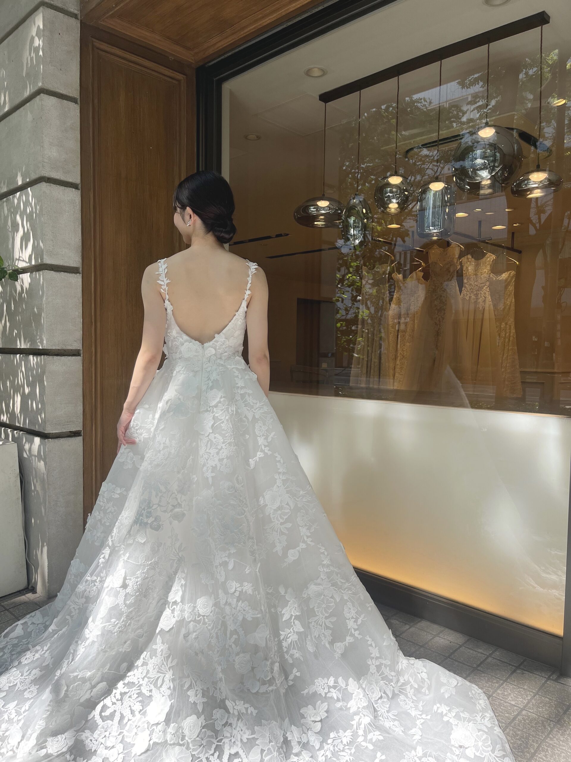 Monique Lhuillier（モニーク ルイリエ）のAラインの新作ウェディング 