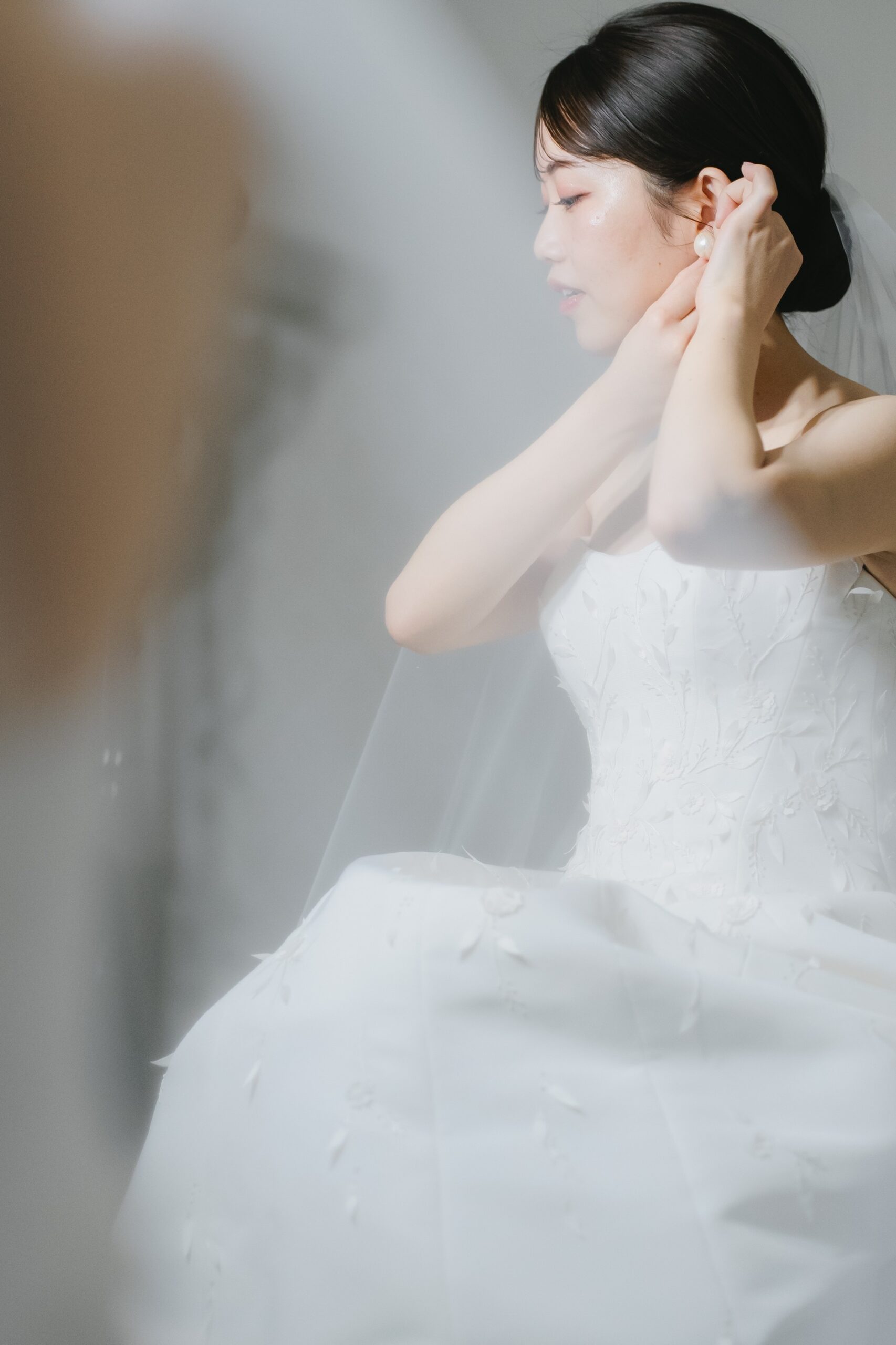 フロント部分に施された美しいお刺繍がご新婦様に柔らかな印象を与えます