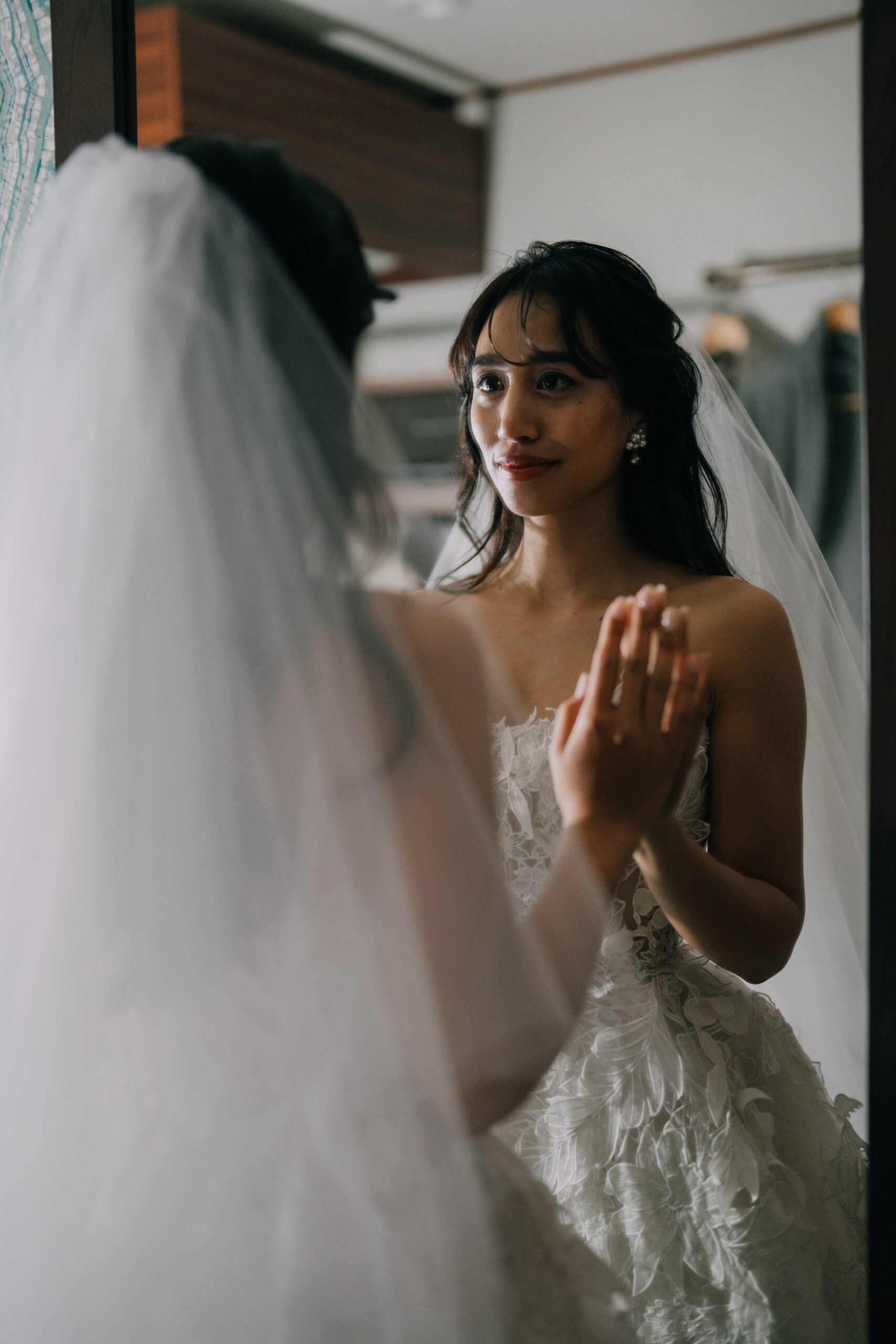 ザガーデンオリエンタル大阪のガーデンで新婦シュレスタメガさんが纏ったウェディングドレスは、オスカーデラレンタのチュールAラインのウェディングドレスです