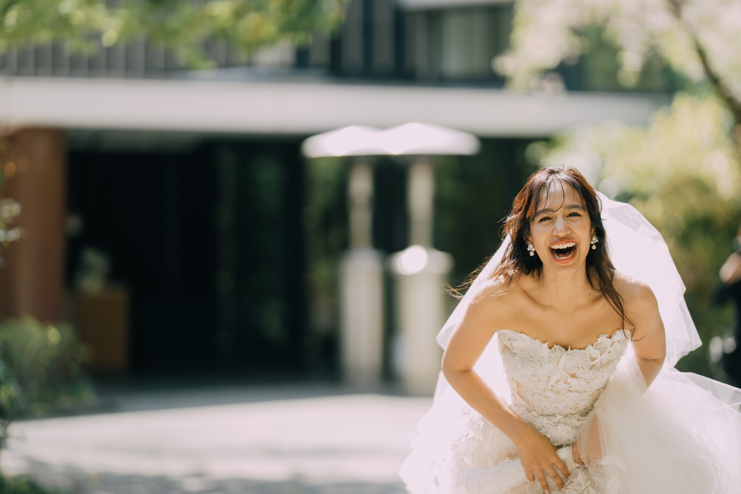 ザガーデンオリエンタル大阪のガーデンで新婦シュレスタメガさんが纏ったウェディングドレスは、オスカーデラレンタのチュールAラインのウェディングドレス