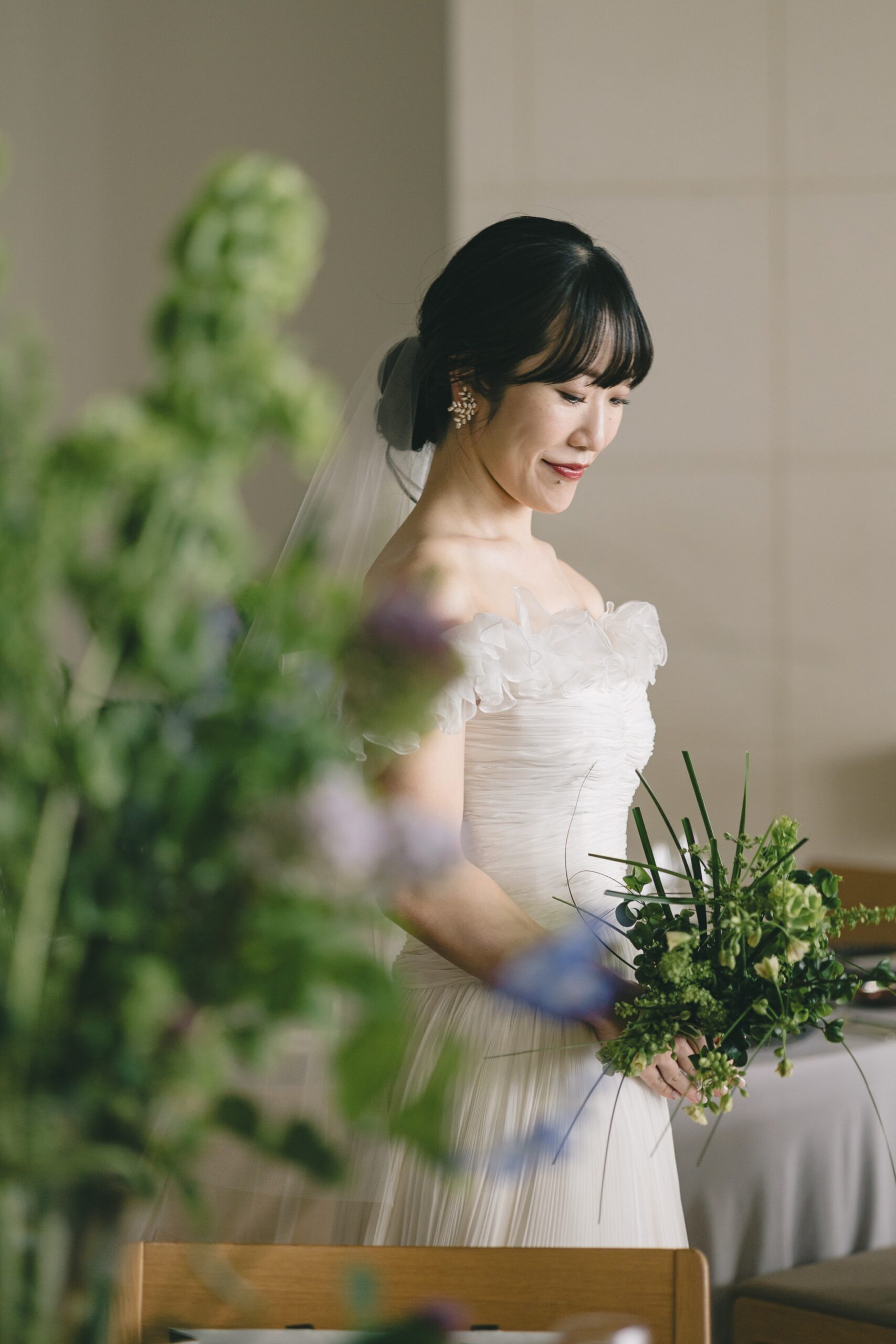 トリートが扱うオートクチュールブランドのジャンバティスタヴァリのウェディングドレスの上質なシルクシフォンの美しさが際立ちます。