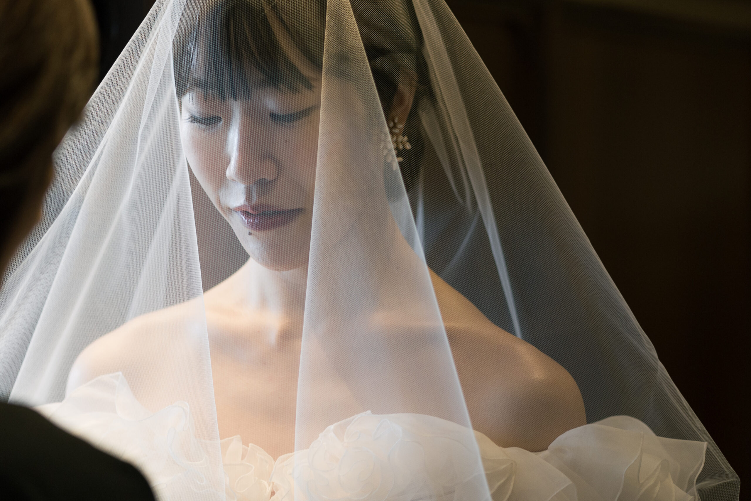 アンダーズ東京での結婚式で、挙式を行うごご新婦様。