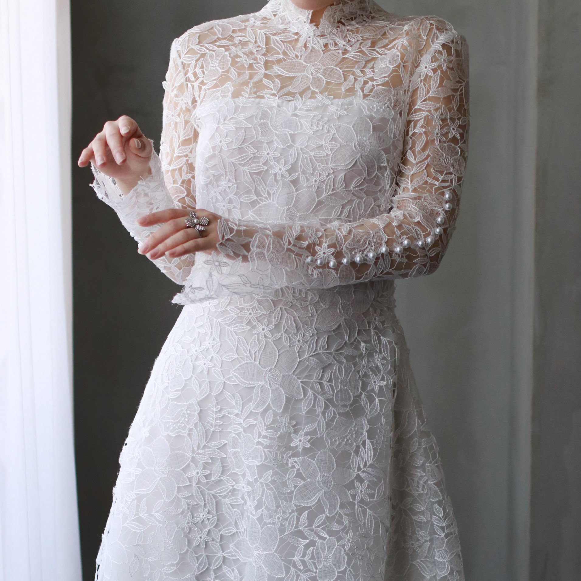 シンプルだからこそ花嫁自身の持つ美しさが引き立たつReem Acra シンプルだからこそ花嫁自身の持つ美しさが引き立たつReem Acra