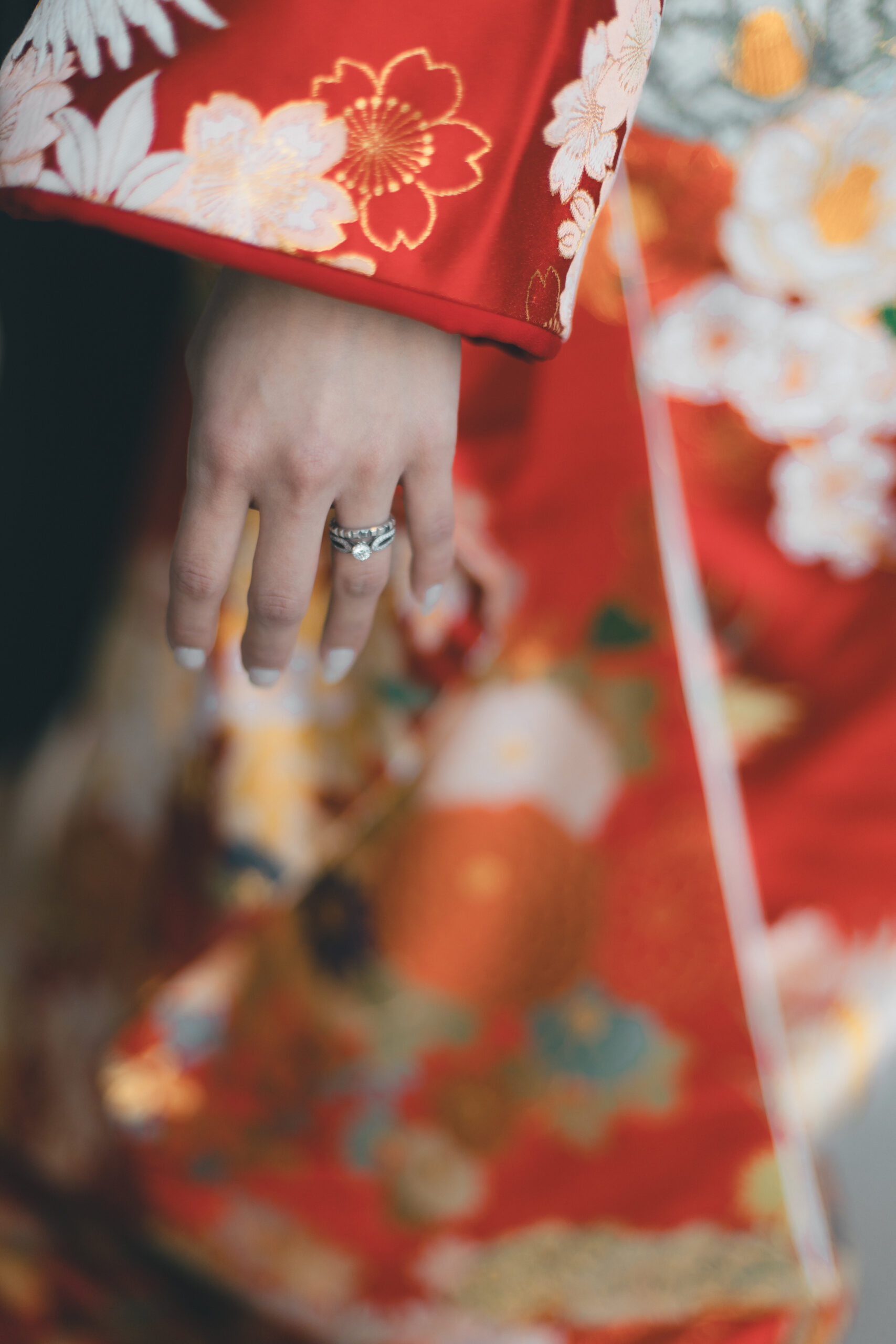 王道な花嫁衣裳の一つである赤の色打掛を纏いお色直しをされたご新婦様