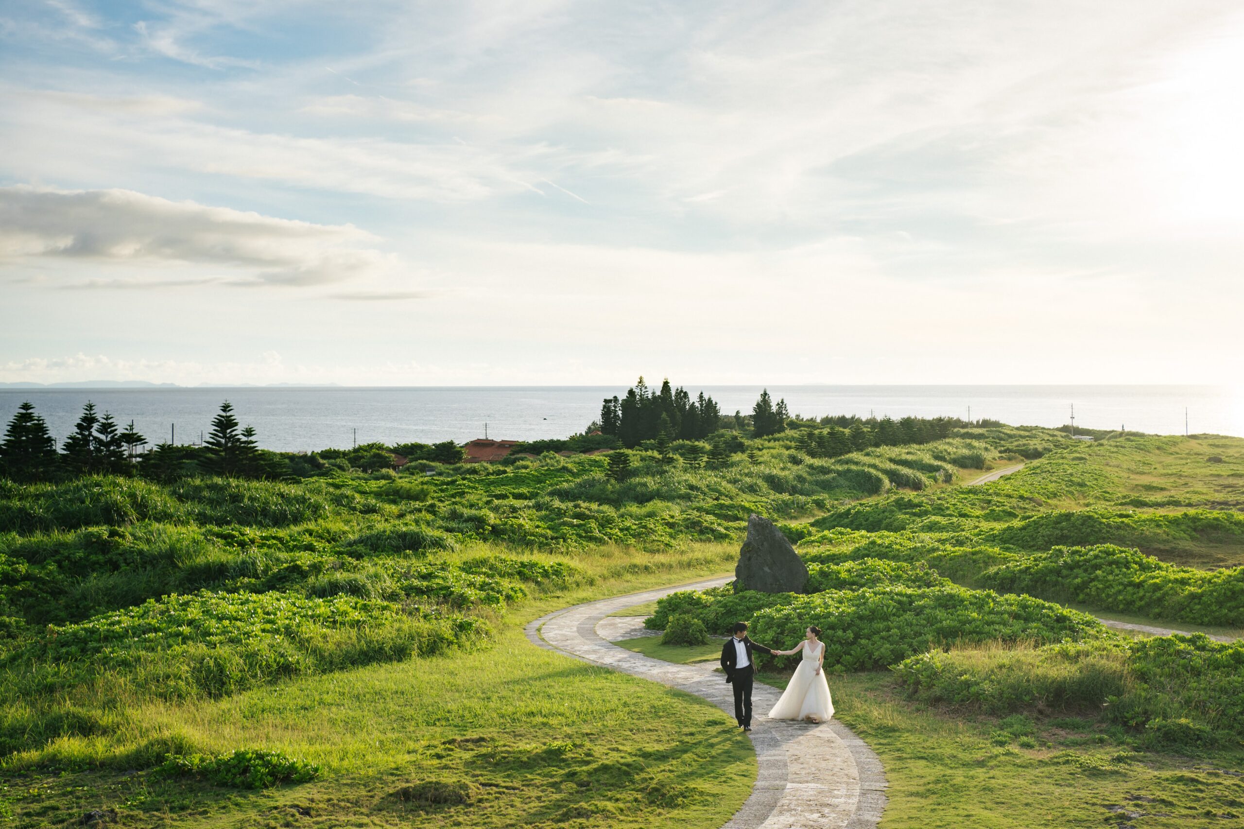 残波岬で撮影した沖縄のプレ花嫁のトリート沖縄店のフォトウェディング