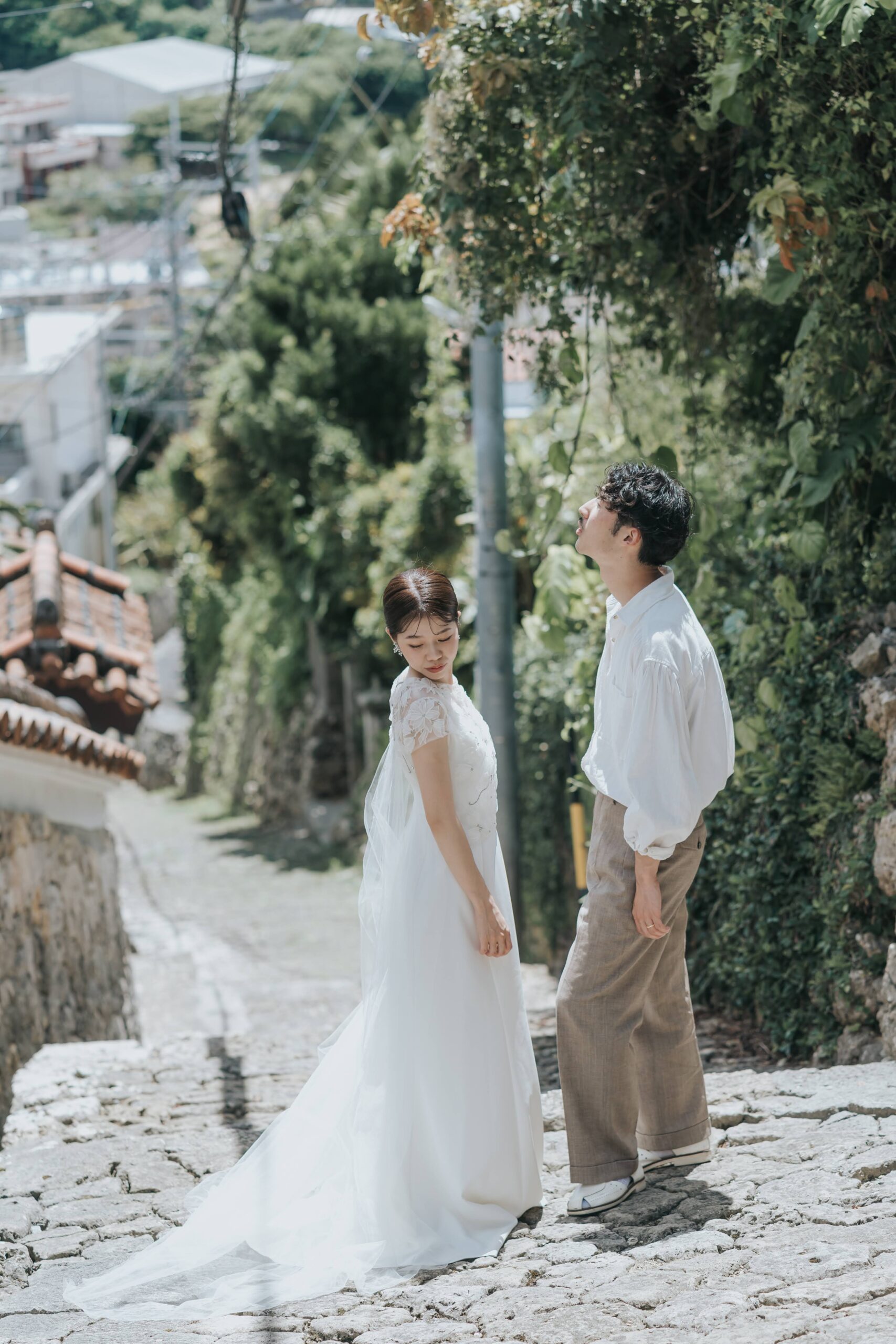 上質なウェディングドレスを身に纏う沖縄フォトプラン