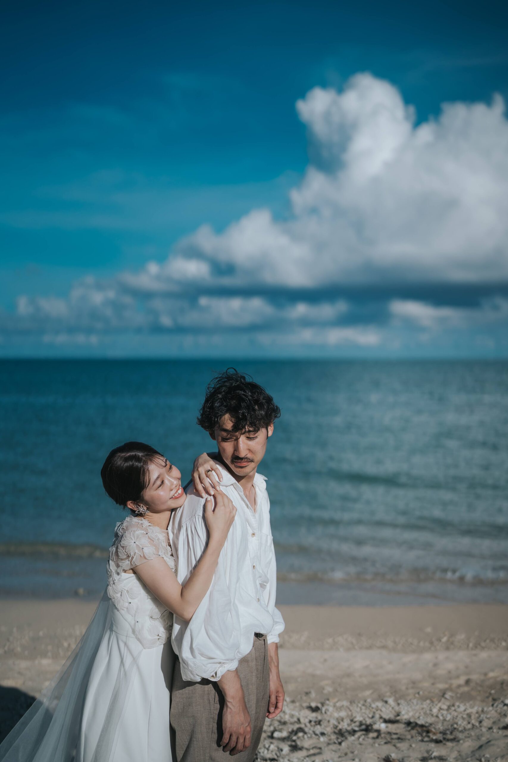 青い海や空、沖縄の歴史を感じられる壮大な自然などで撮影