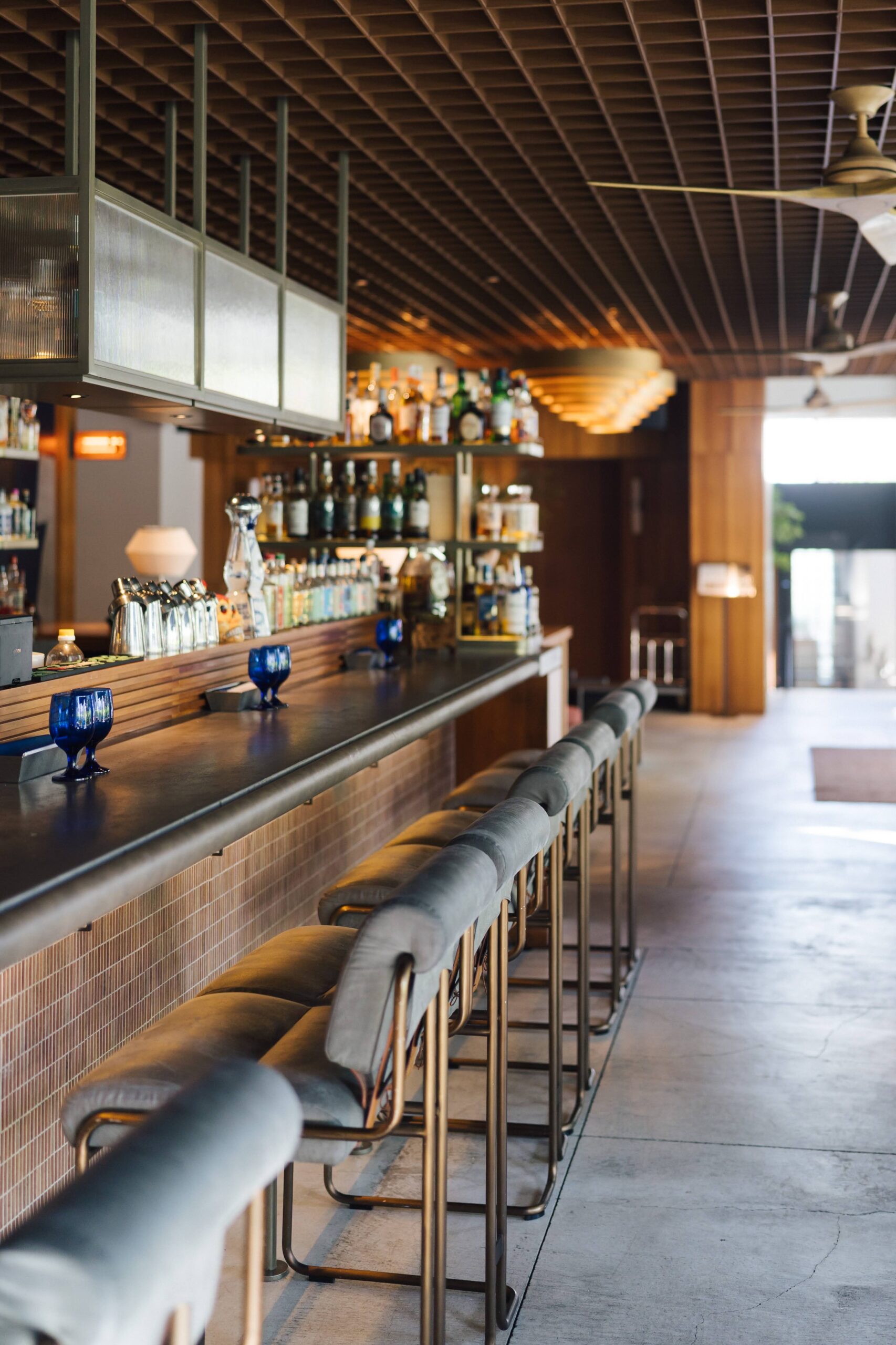 スタイリッシュでモダンなレストラン撮影