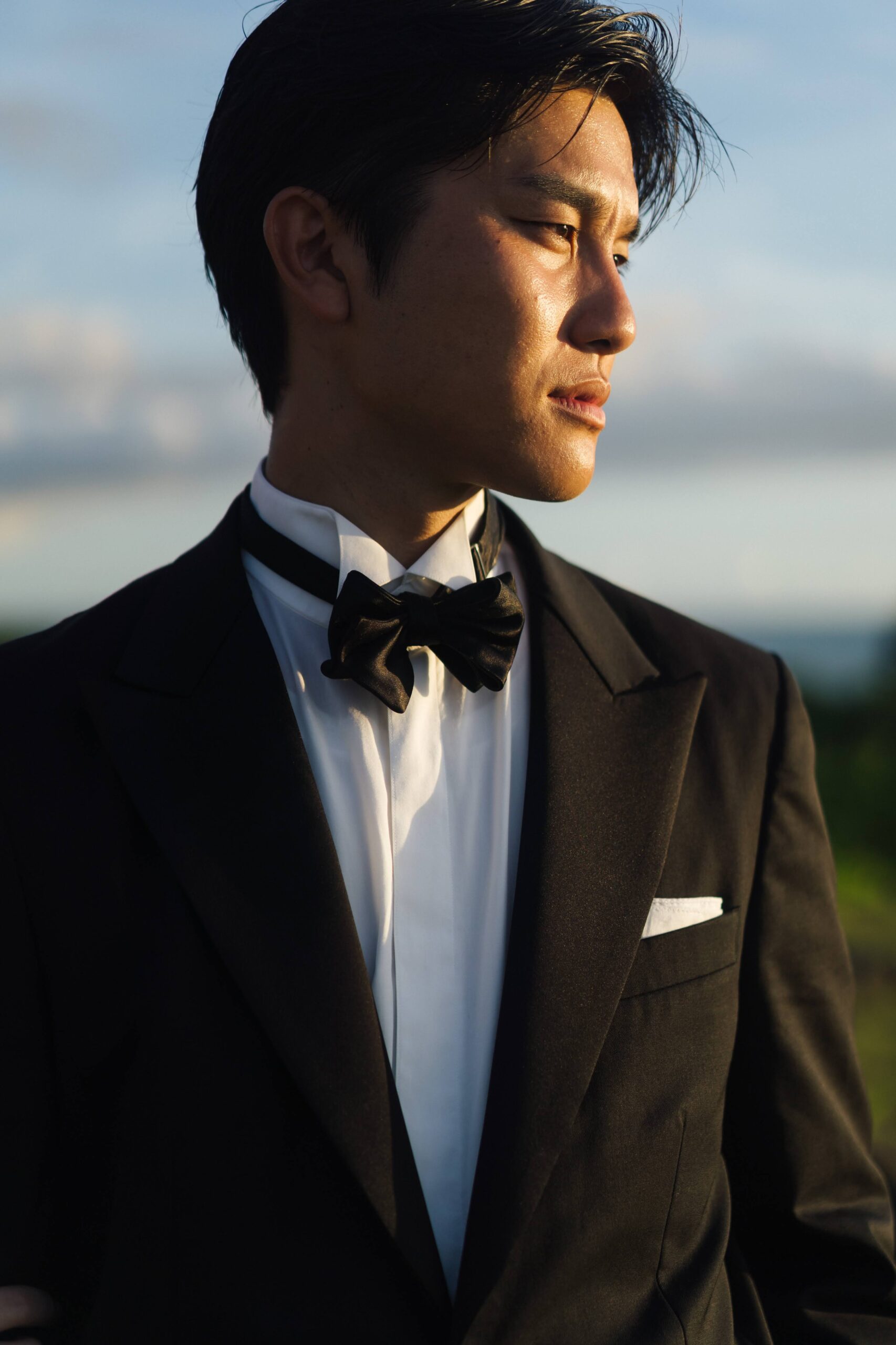 沖縄の光と風を感じながら纏う本物のタキシード