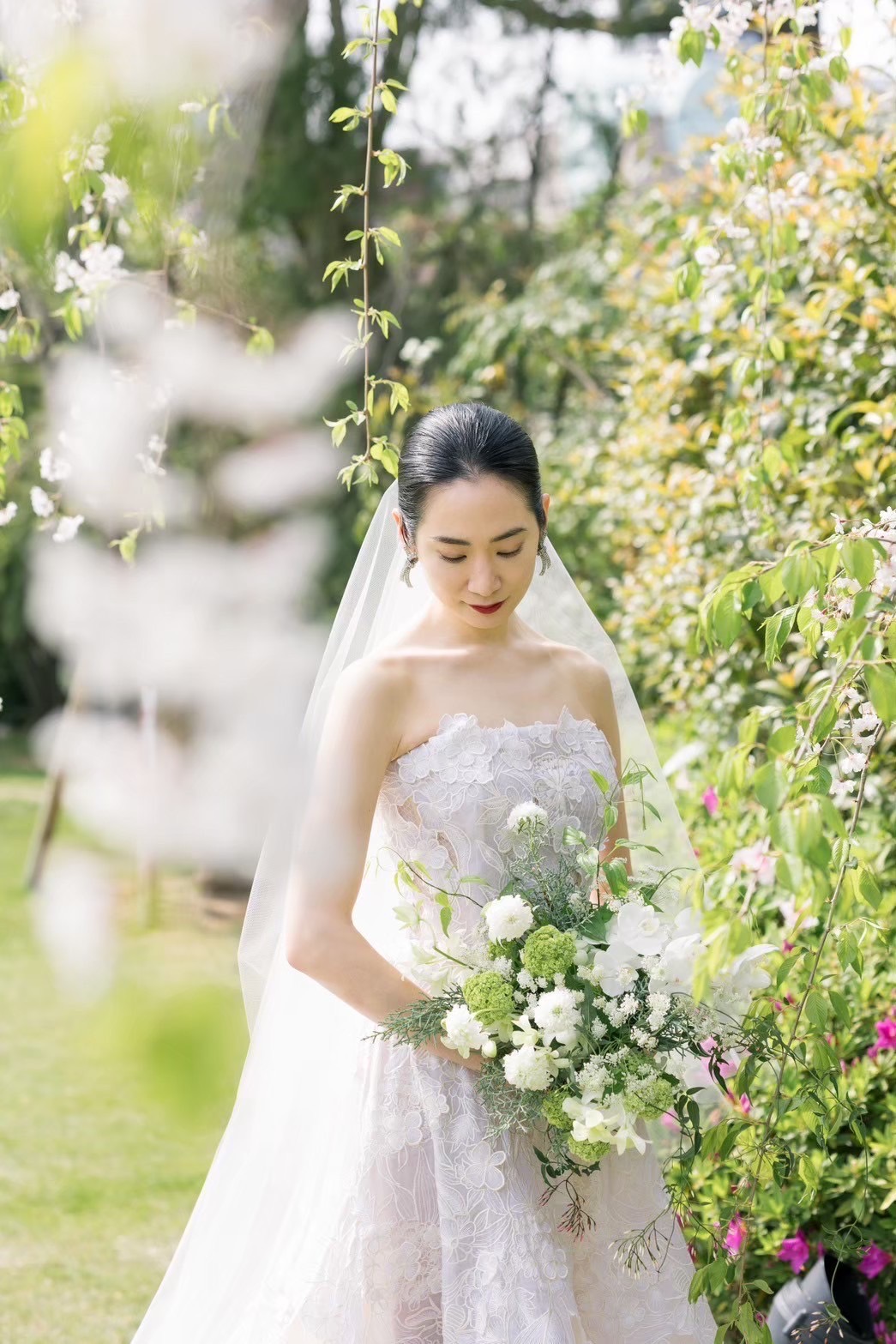 圧倒的な存在感を持つオスカーデラレンタのAラインのウェディングドレス