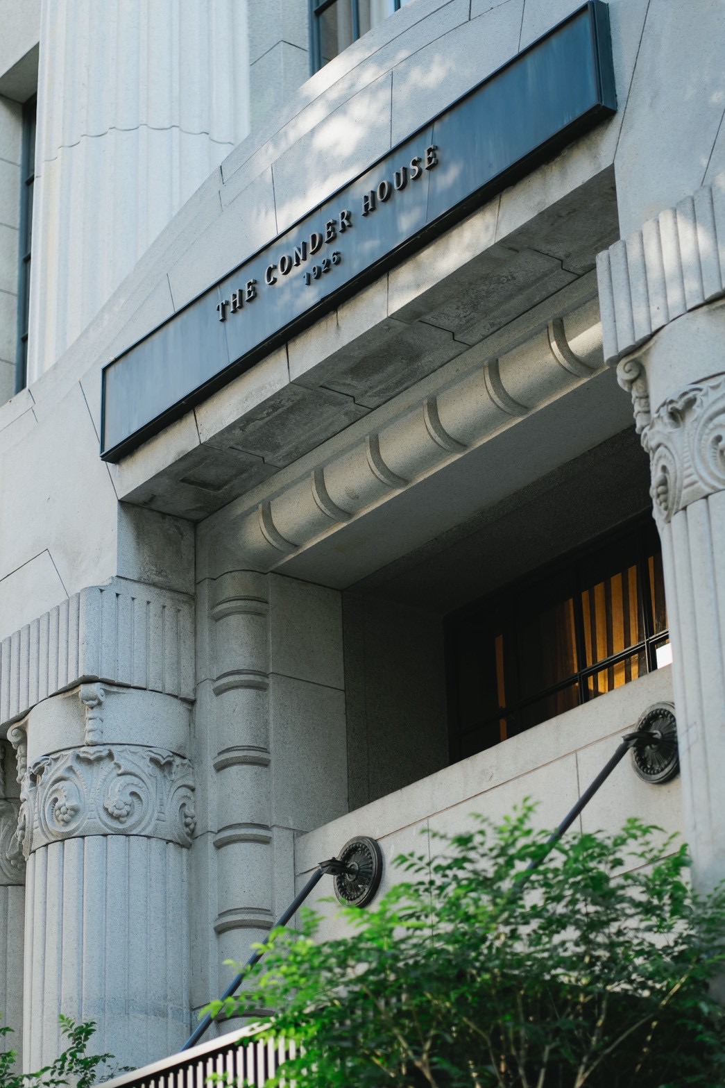 重厚感の中にモダンな雰囲気が漂うTHE CONDER HOUSE 上質でアットホームなウェディングを叶えます