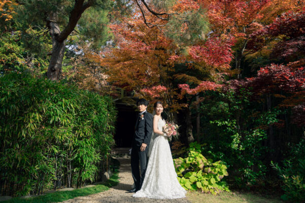 音楽堂前の日本庭園でのウエディングドレス・タキシードの撮影風景