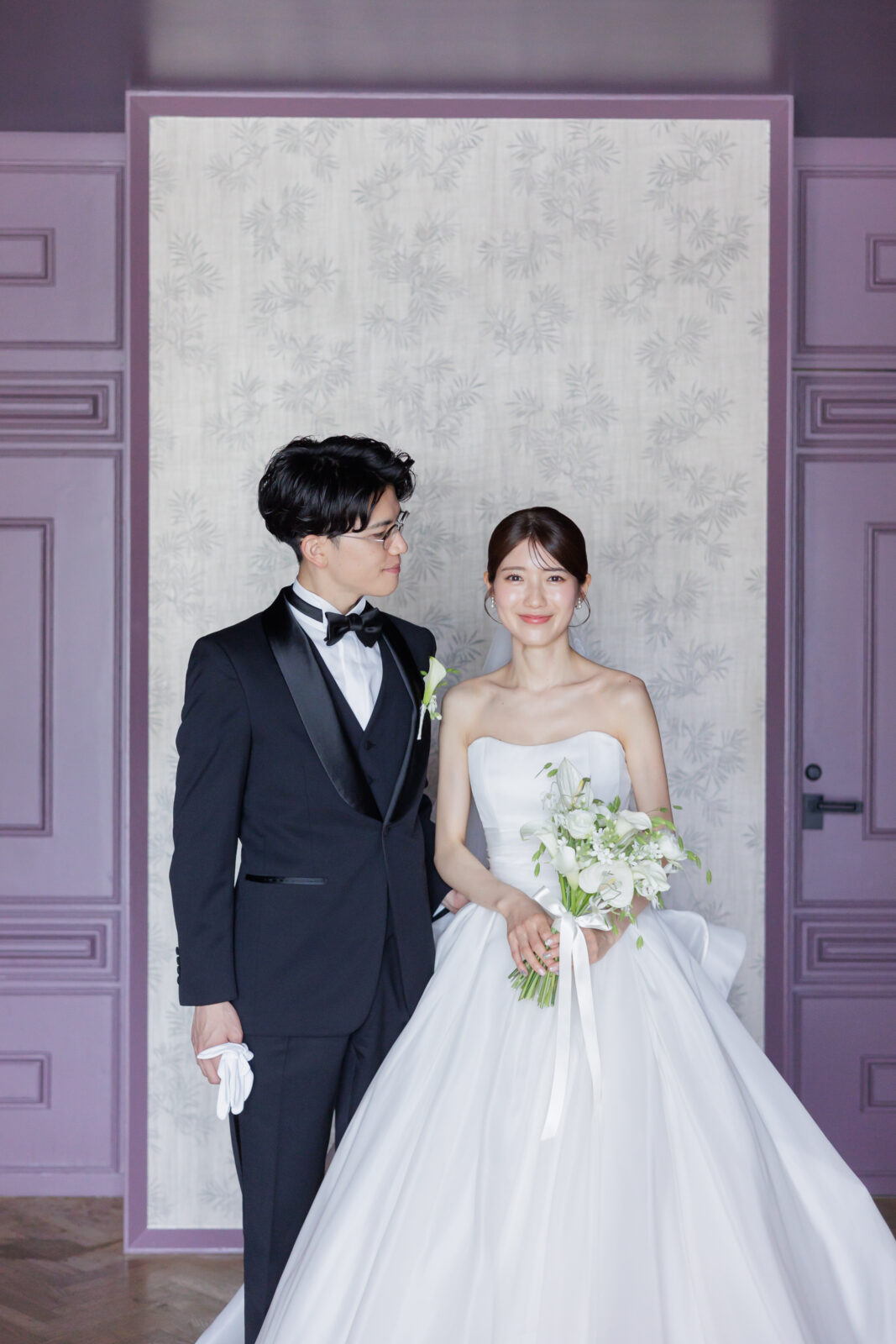 オリエンタルホテル神戸の花嫁様が愛する紫の間のお二人のショット